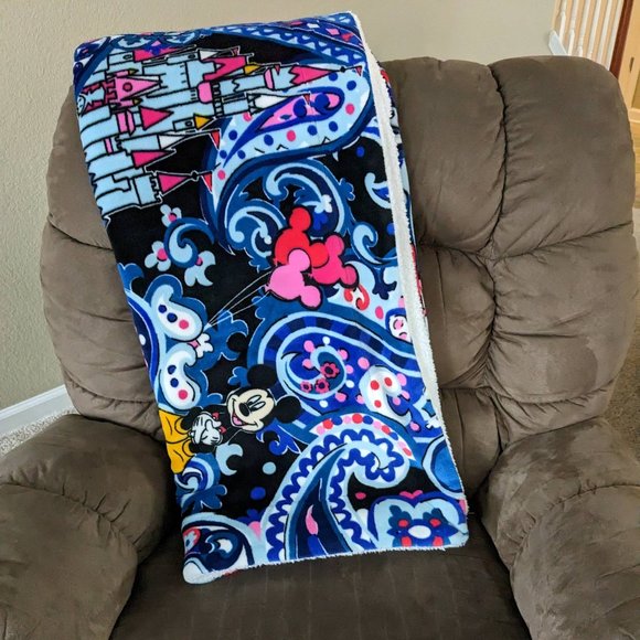 Vera Bradley Bedding Vera Bradley Mickey And Minnie Whimsical Paisley Cozy Life Fleece Throw